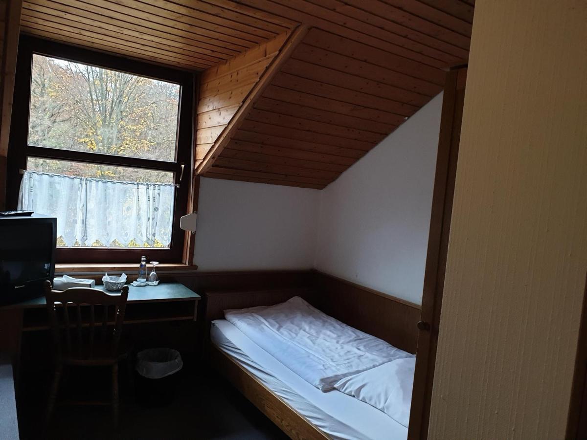 Autobahnraststatte Und Hotel Riedener Wald Ost Hausen  Exterior photo
